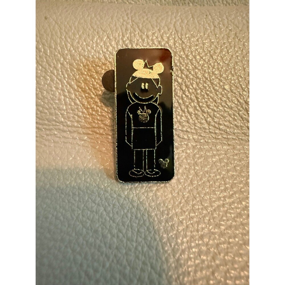 Disney Mom With Mouse Ears Hidden Mickey Pin 2008 Limited Edition